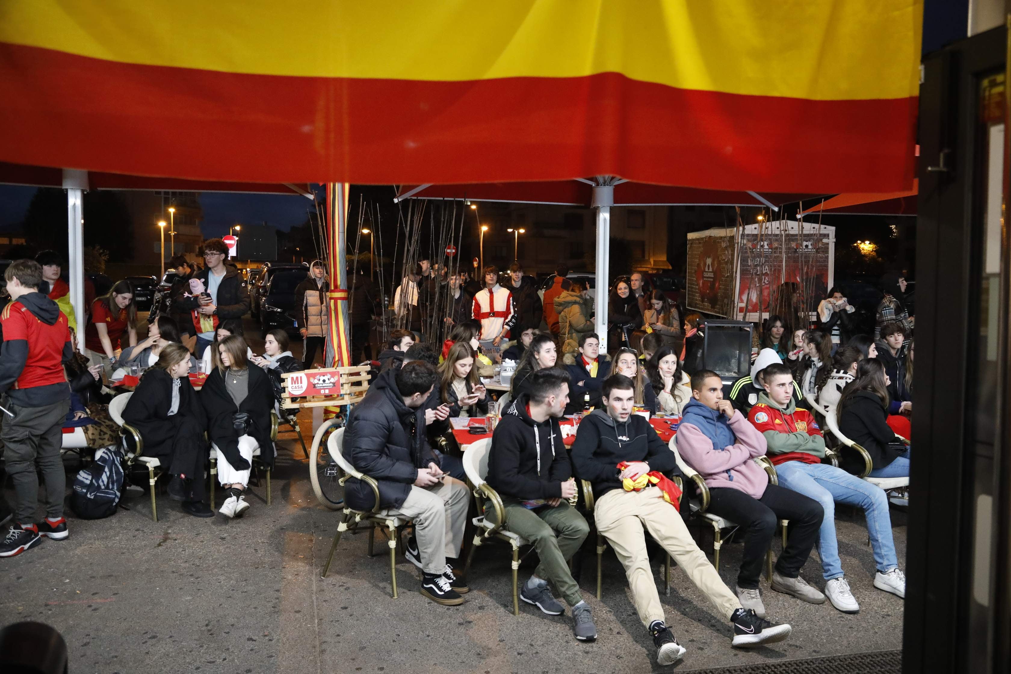 Fotos: Una decepción sin límite entre la afición asturiana