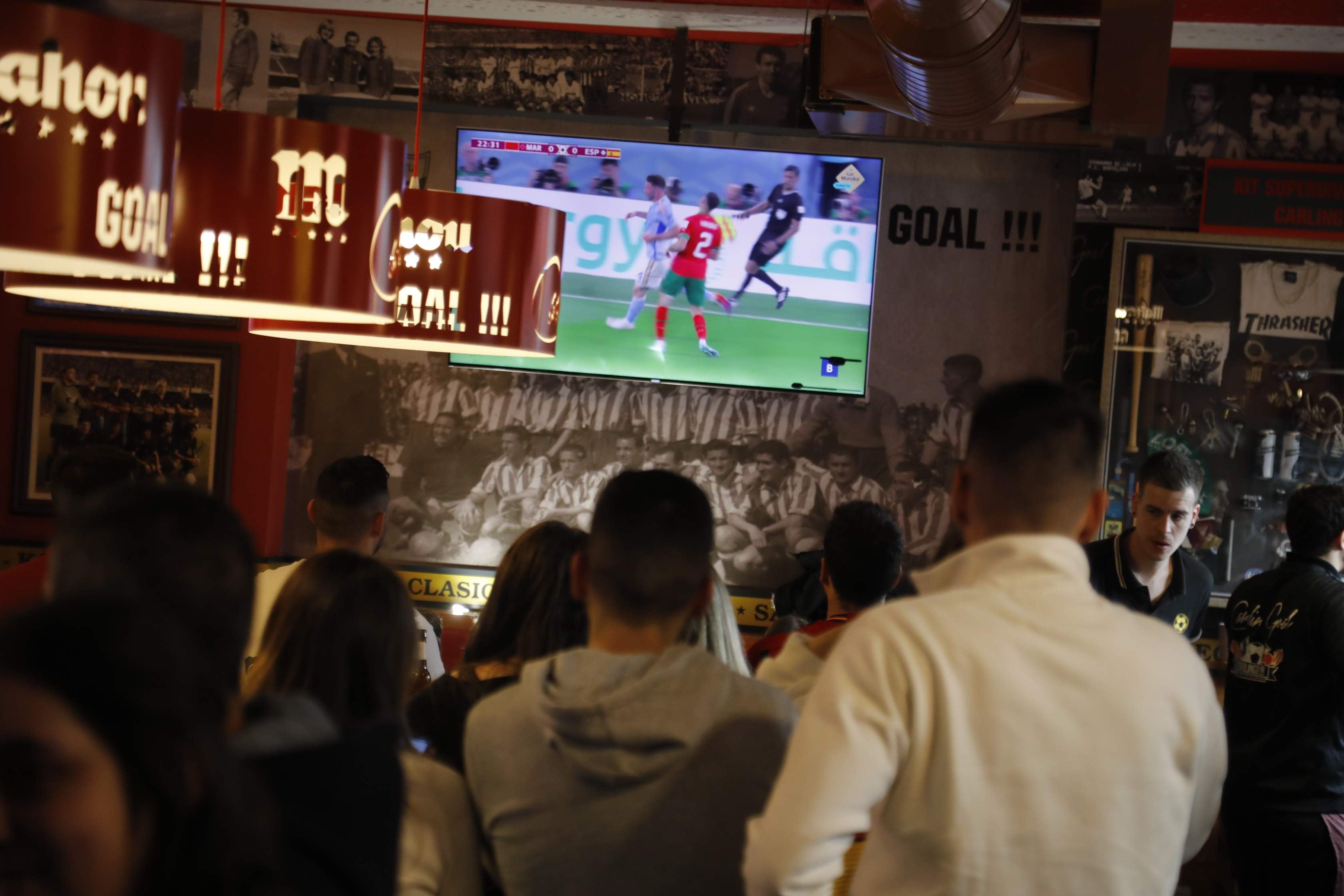 Fotos: Una decepción sin límite entre la afición asturiana