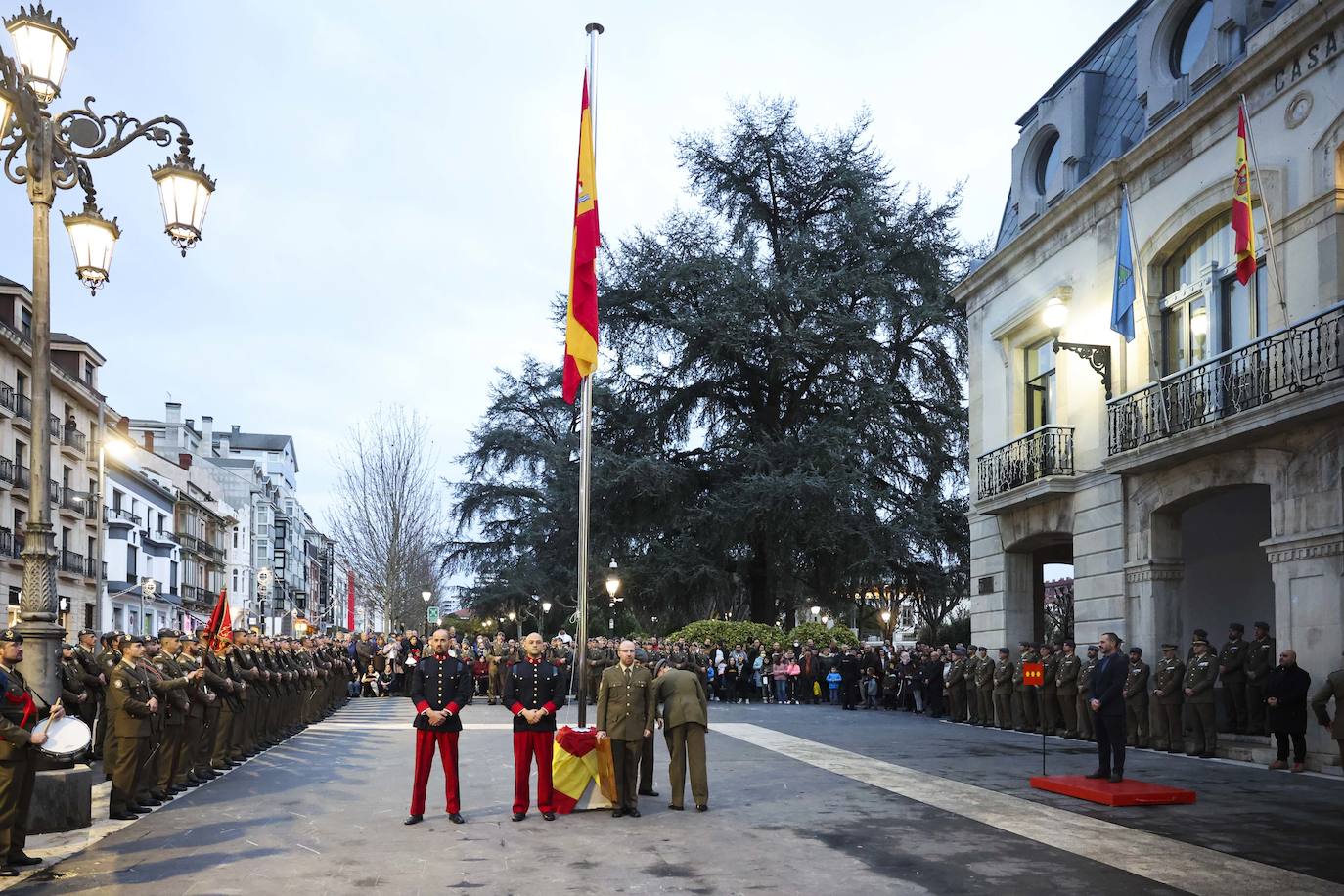 Fotos: Entrega de la Medalla de Oro al Regimiento «Príncipe» número 3 en Siero