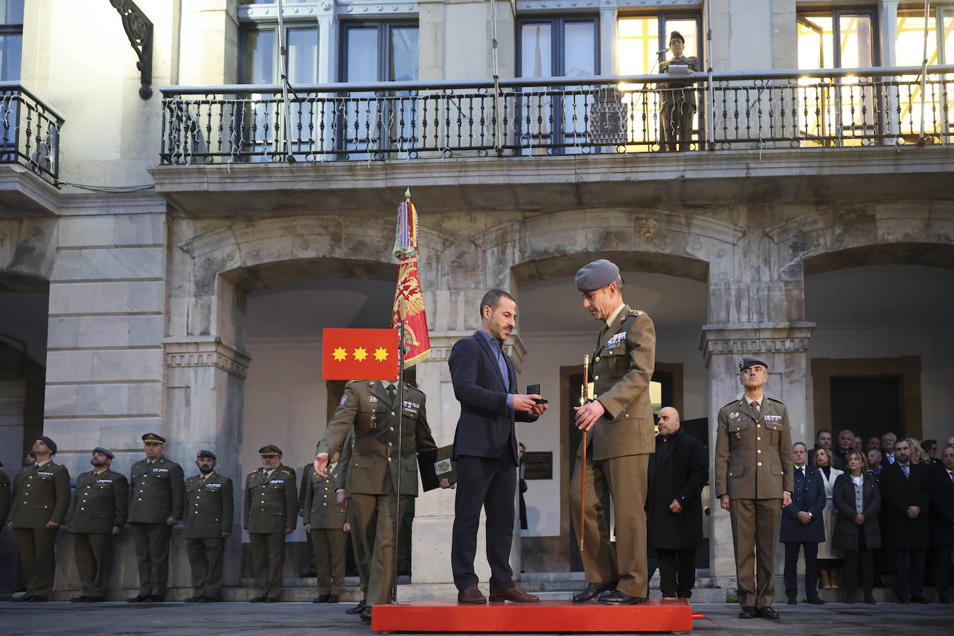 Fotos: Entrega de la Medalla de Oro al Regimiento «Príncipe» número 3 en Siero