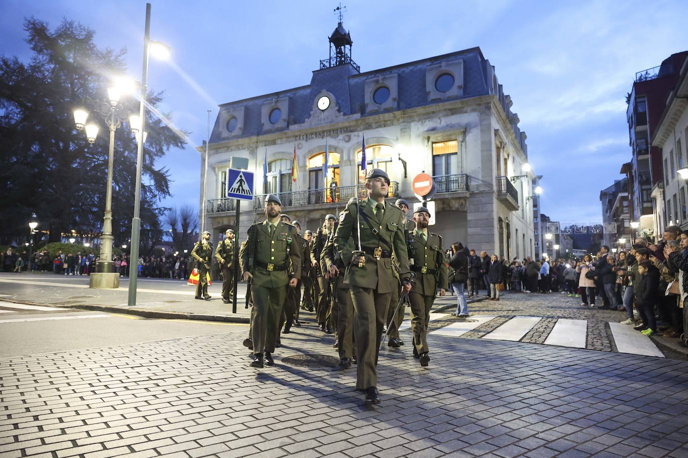 Fotos: Entrega de la Medalla de Oro al Regimiento «Príncipe» número 3 en Siero