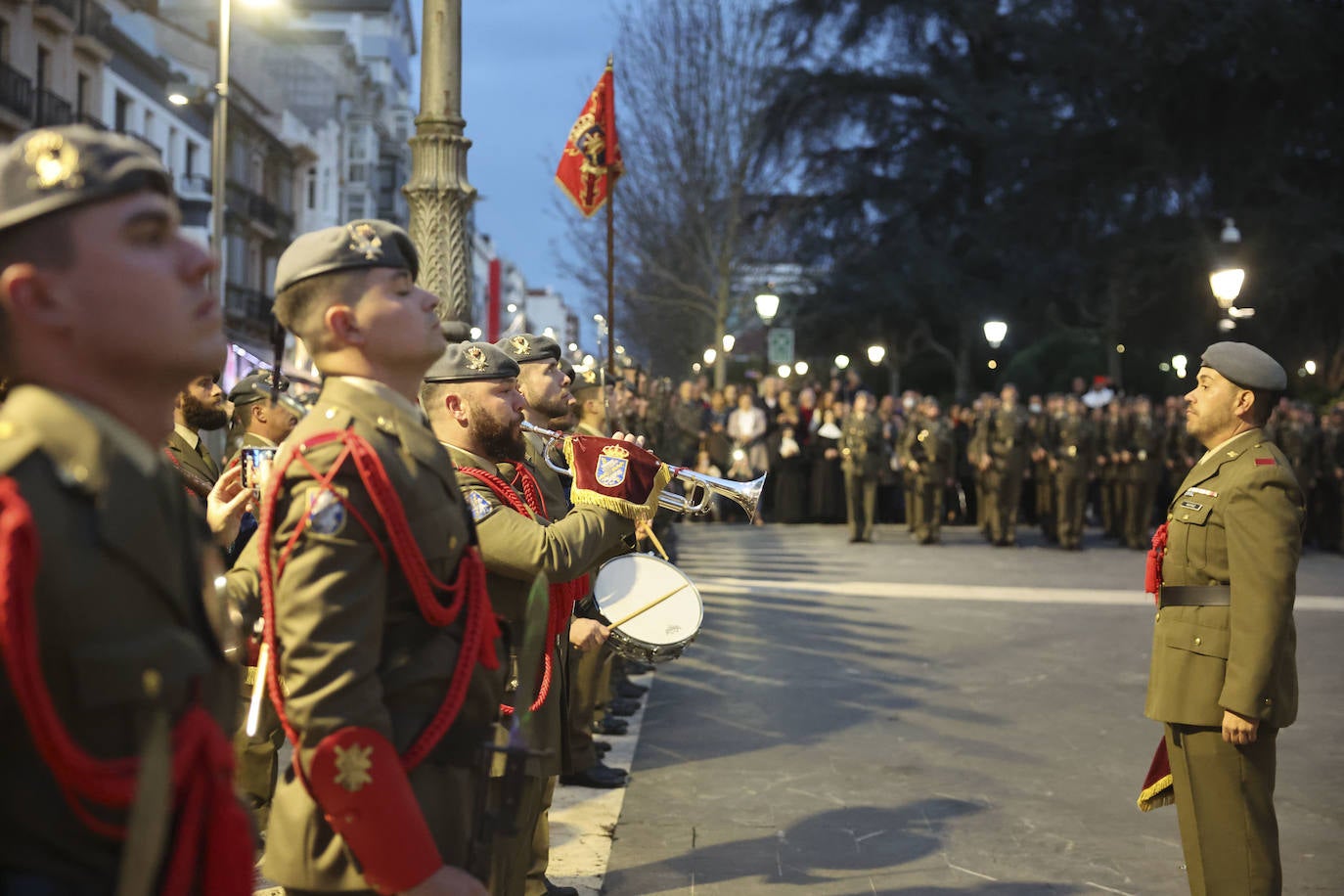 Fotos: Entrega de la Medalla de Oro al Regimiento «Príncipe» número 3 en Siero