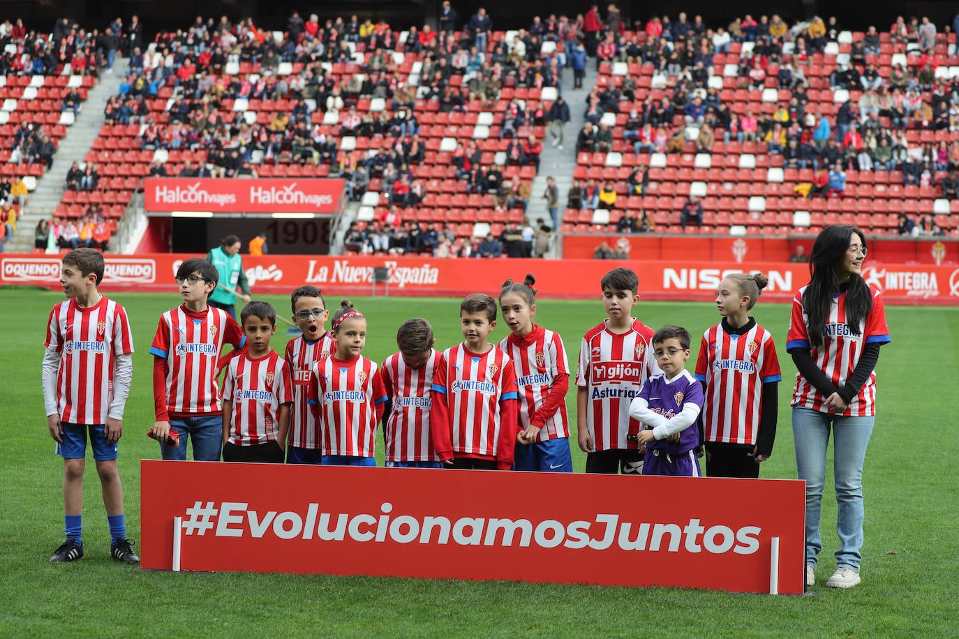 Fotos: ¿Estuviste en el Sporting-Cartagena?¡Búscate en El Molinón!