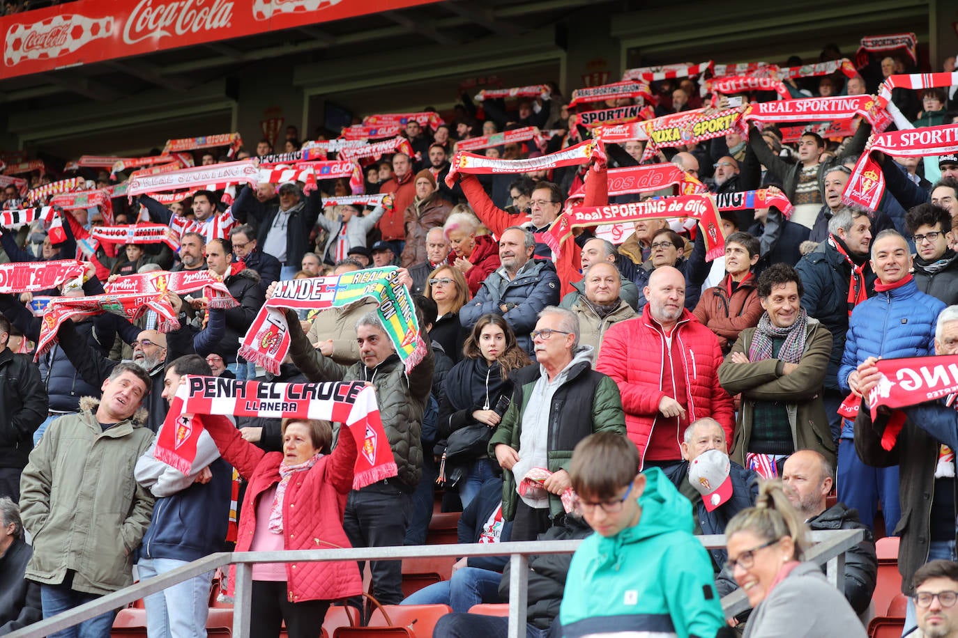 Fotos: ¿Estuviste en el Sporting-Cartagena?¡Búscate en El Molinón!