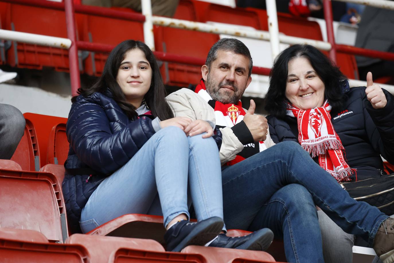 Fotos: ¿Estuviste en el Sporting-Cartagena?¡Búscate en El Molinón!