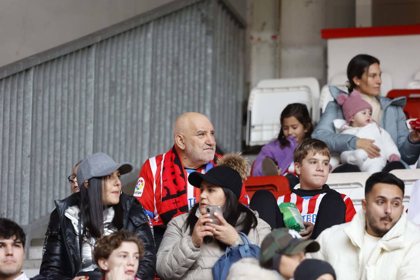 Fotos: ¿Estuviste en el Sporting-Cartagena?¡Búscate en El Molinón!