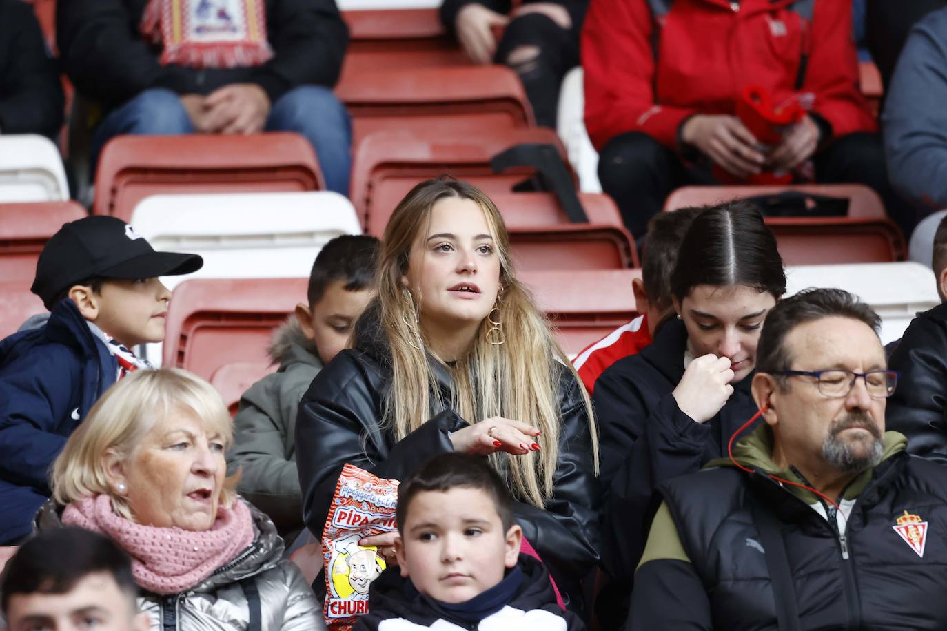 Fotos: ¿Estuviste en el Sporting-Cartagena?¡Búscate en El Molinón!