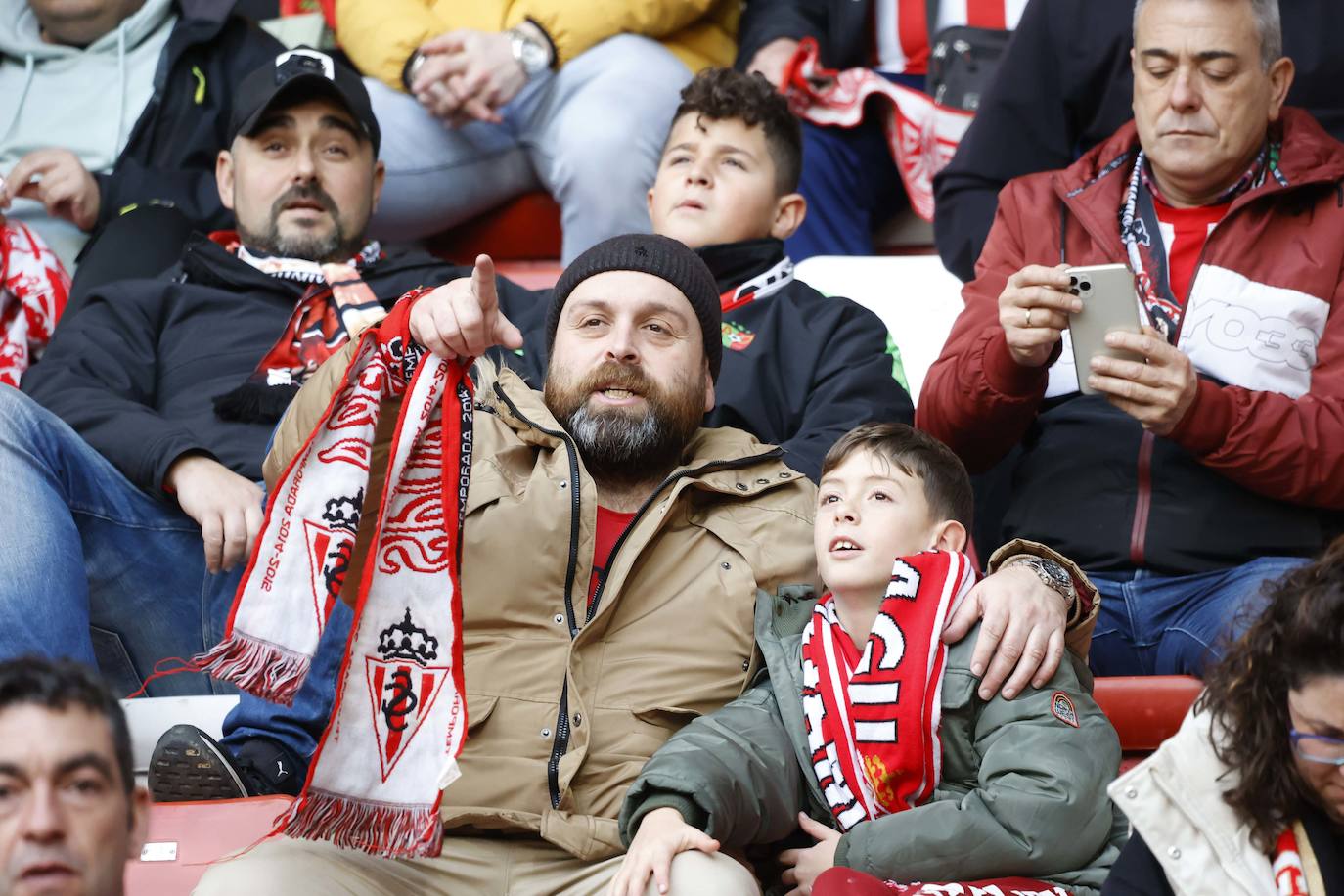 Fotos: ¿Estuviste en el Sporting-Cartagena?¡Búscate en El Molinón!