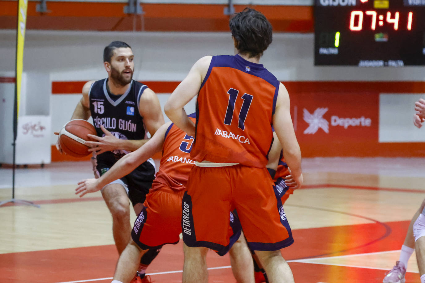 Fotos: El Círculo aplasta al Santo Domingo