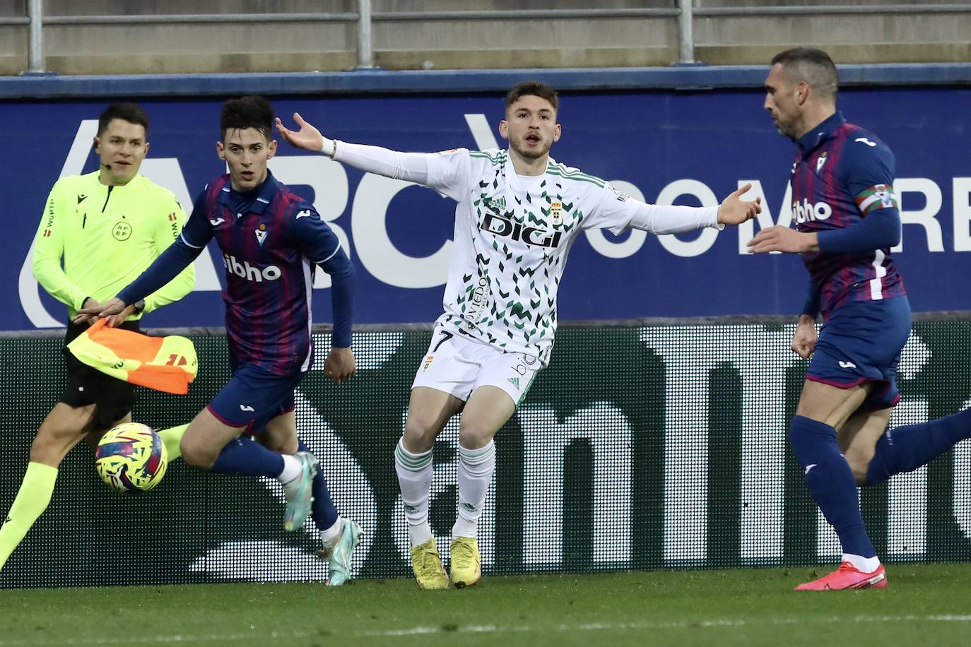 Fotos: Las mejores jugadas del Eibar - Real Oviedo