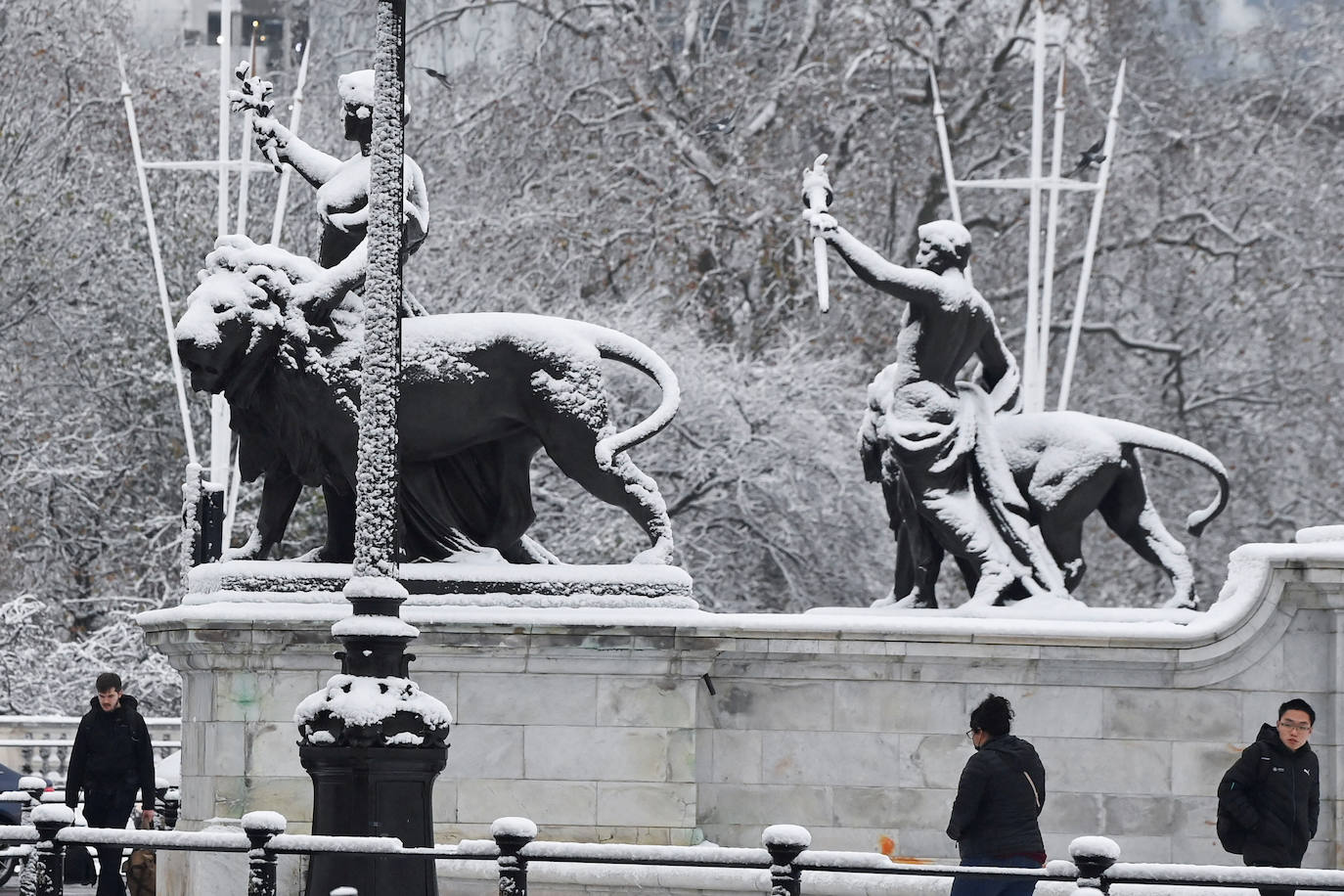 Fotos: Un temporal de nieve paraliza el Reino Unido