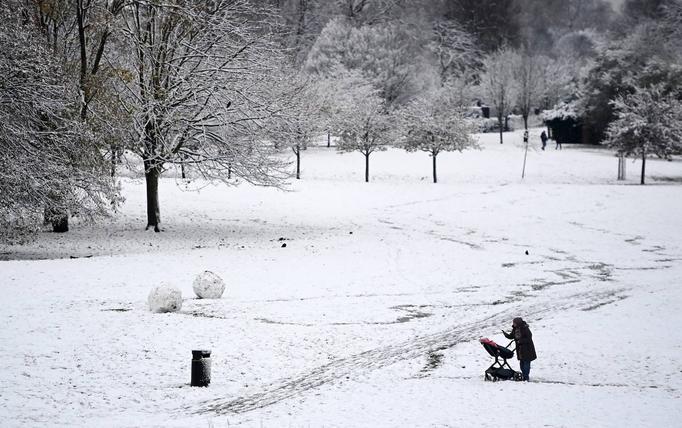 Fotos: Un temporal de nieve paraliza el Reino Unido