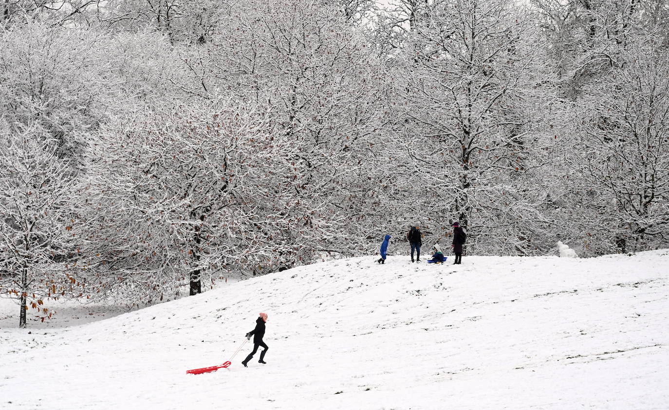 Fotos: Un temporal de nieve paraliza el Reino Unido