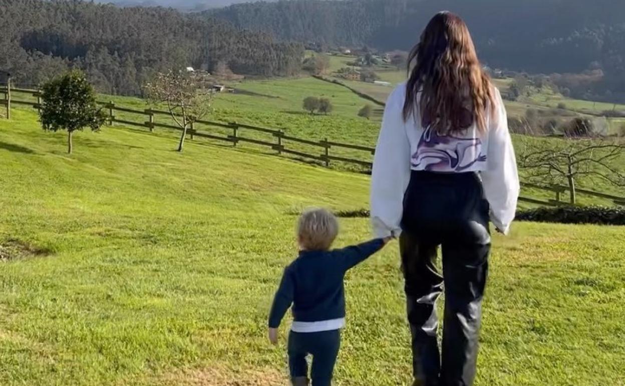María Pombo, con su hijo Martín. 
