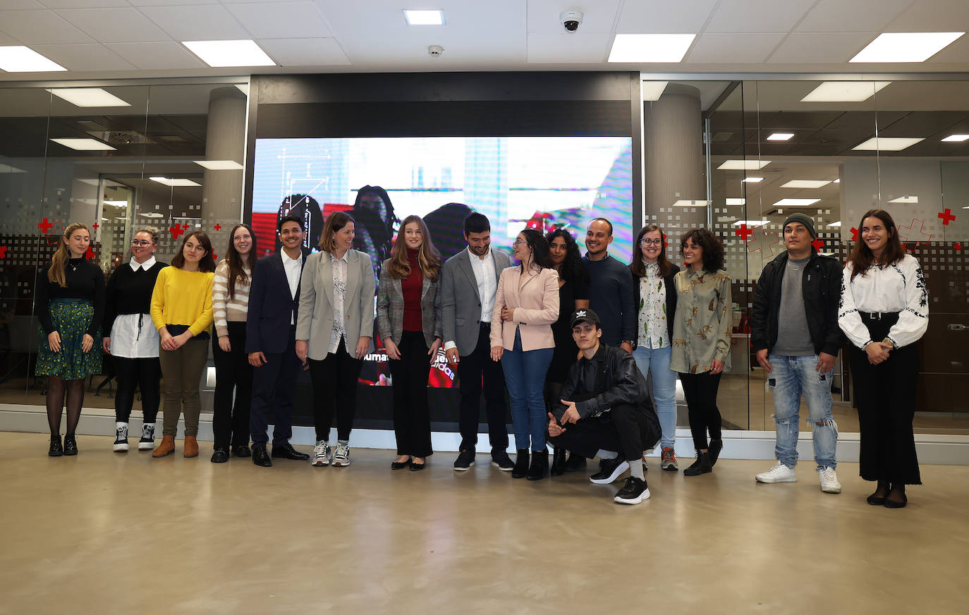 Fotos: Leonor visita Cruz Roja en un encuentro con jóvenes voluntarios