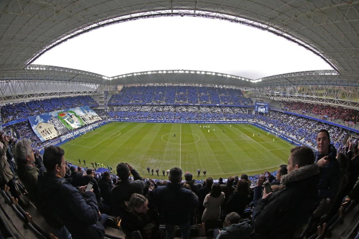 Visión panorámica del Carlos Tartiere en uno de los derbis recientes disputado en el Carlos Tartiere. 