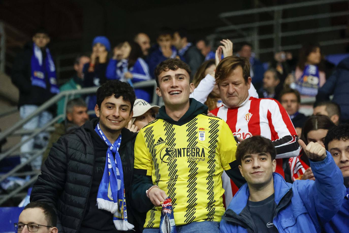 Fotos: ¿Estuviste en el derbi asturiano Real Oviedo - Sporting? ¡Búscate en el Tartiere!