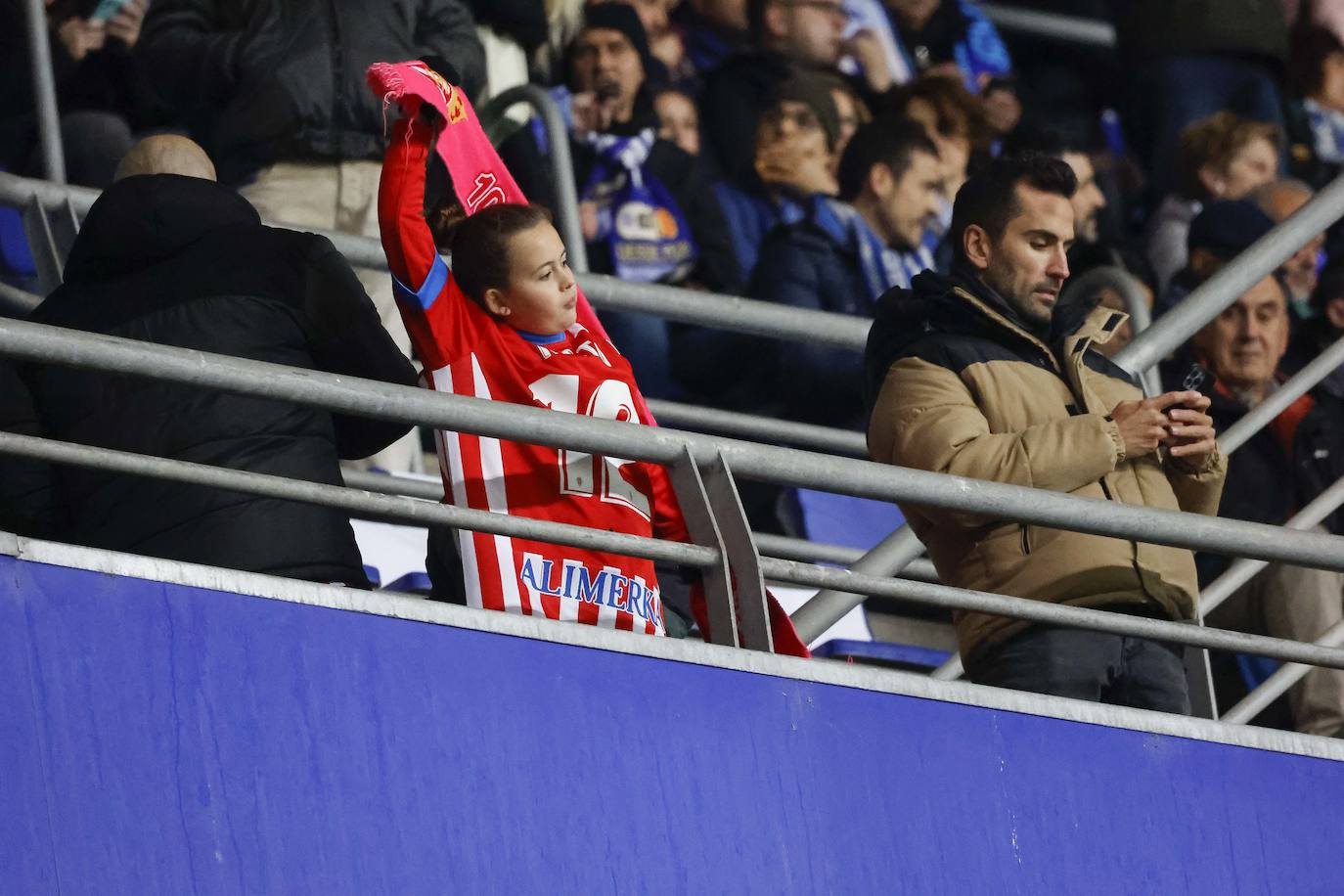 Fotos: ¿Estuviste en el derbi asturiano Real Oviedo - Sporting? ¡Búscate en el Tartiere!