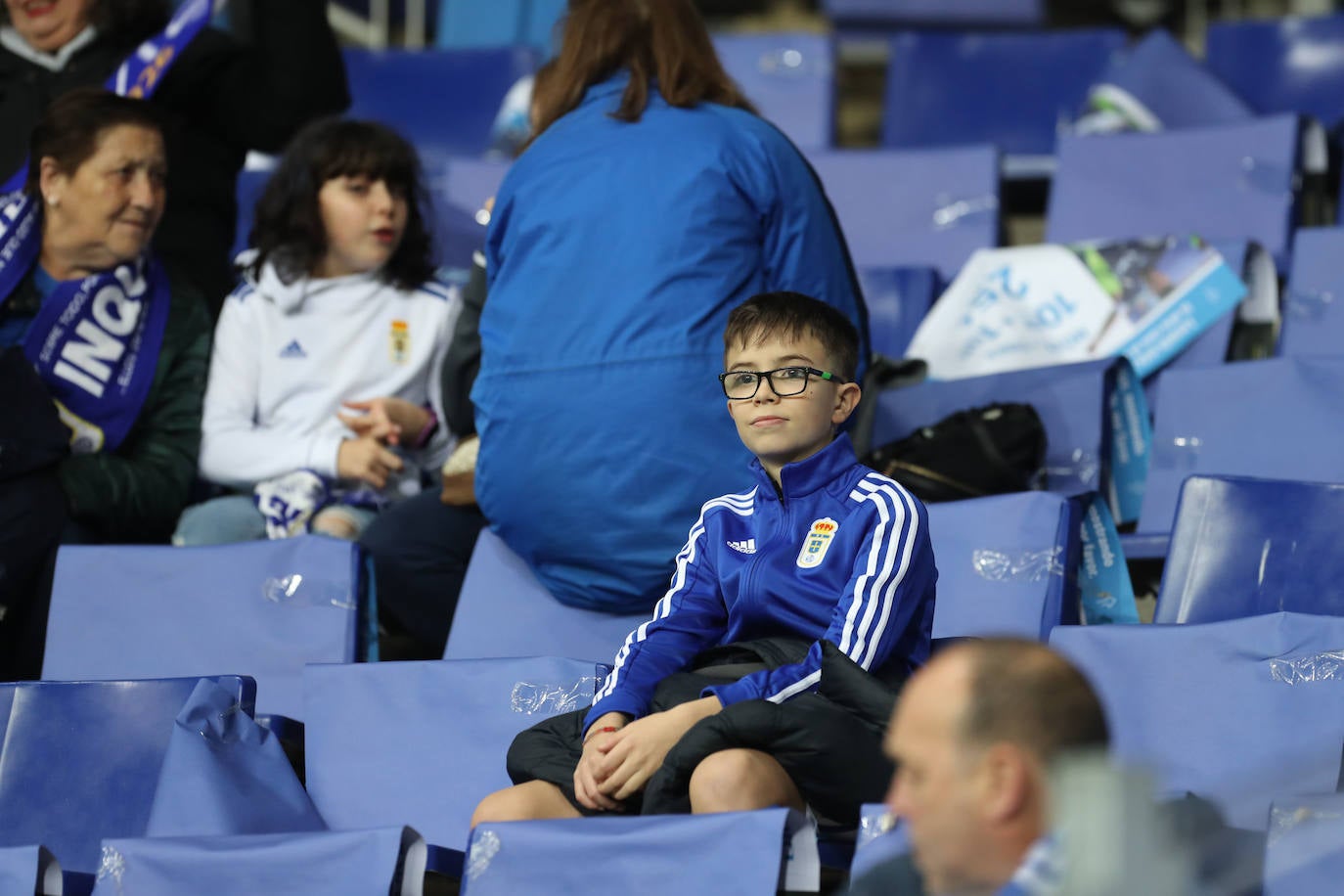 Fotos: ¿Estuviste en el derbi asturiano Real Oviedo - Sporting? ¡Búscate en el Tartiere!