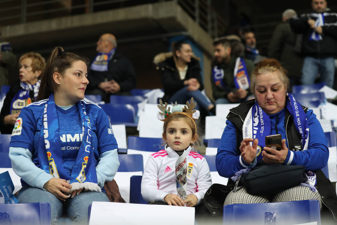 Fotos: ¿Estuviste en el derbi asturiano Real Oviedo - Sporting? ¡Búscate en el Tartiere!