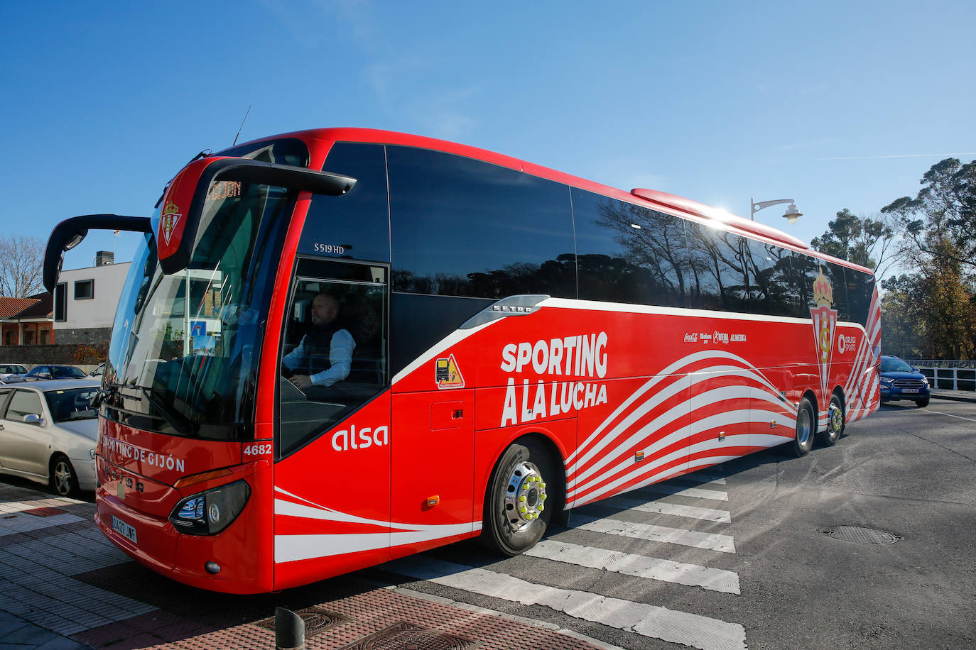 Fotos: El Sporting ya se encuentra concentrado para el derbi