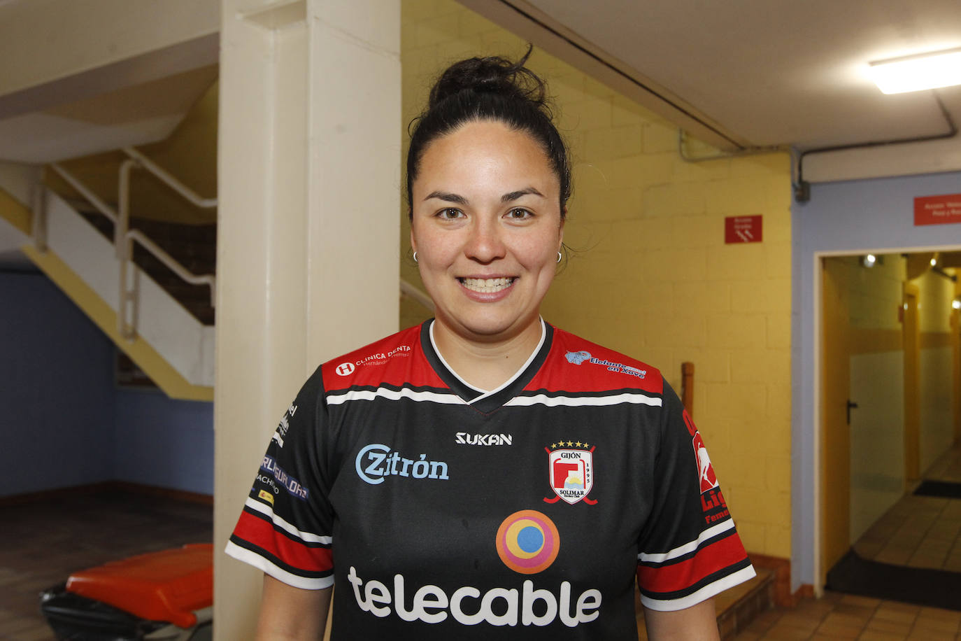 Natasha Lee, Telecable Hockey: «Los derbis son para disfrutar, que la folixa y el deporte triunfen, pero que gane el partido el Sporting»