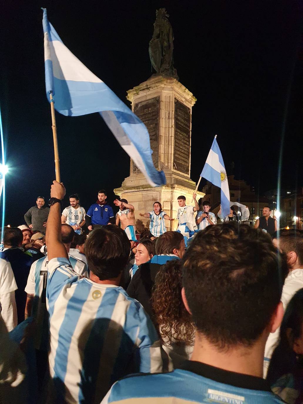 Fotos: La emoción albiceleste se siente en Asturias