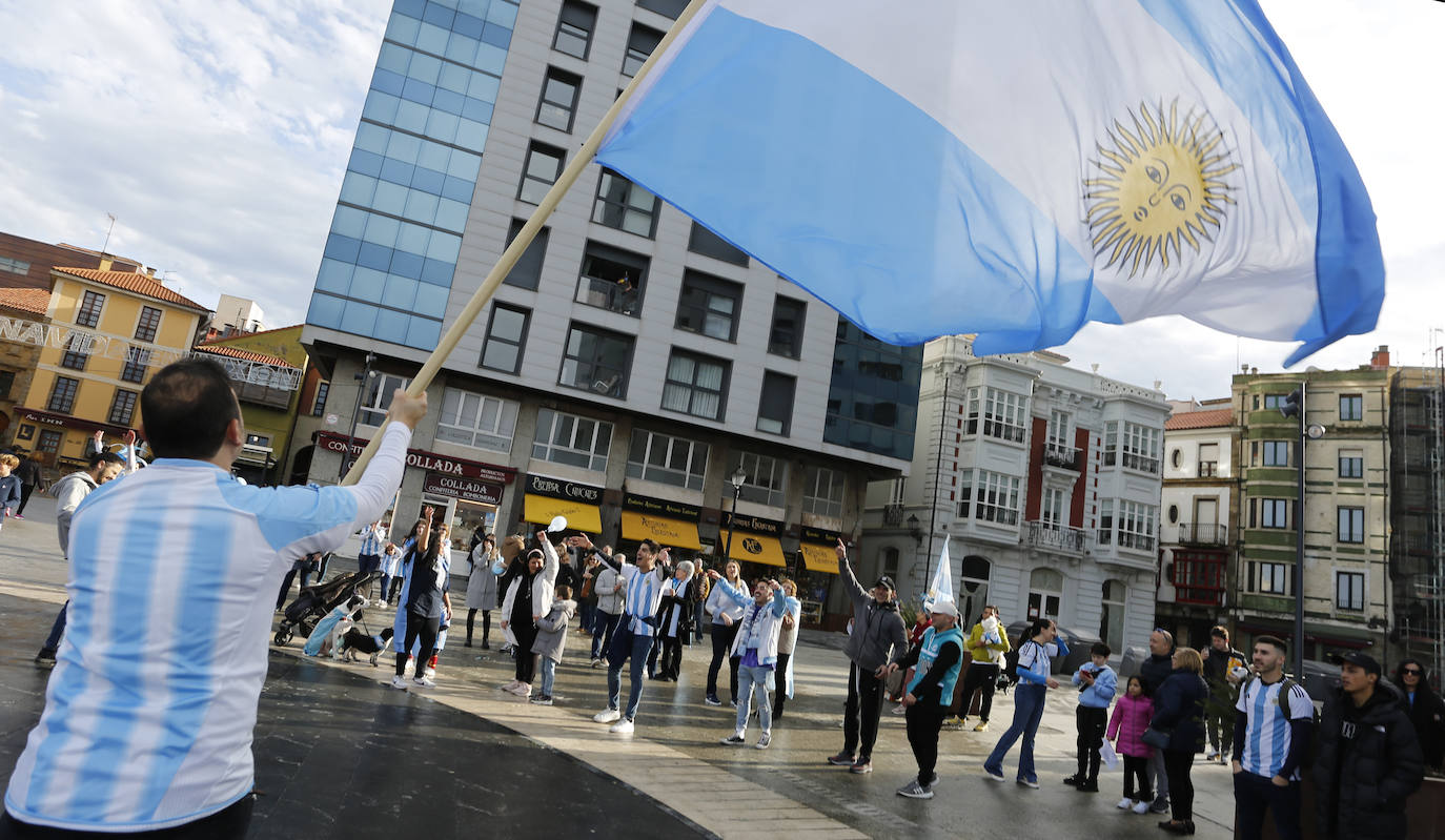 Fotos: Gijón se vuelve albiceleste