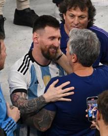 Imagen secundaria 2 - La celebración de la familia Messi tras proclamarse Argentina ganadora del Mundial de Qatar 2022.