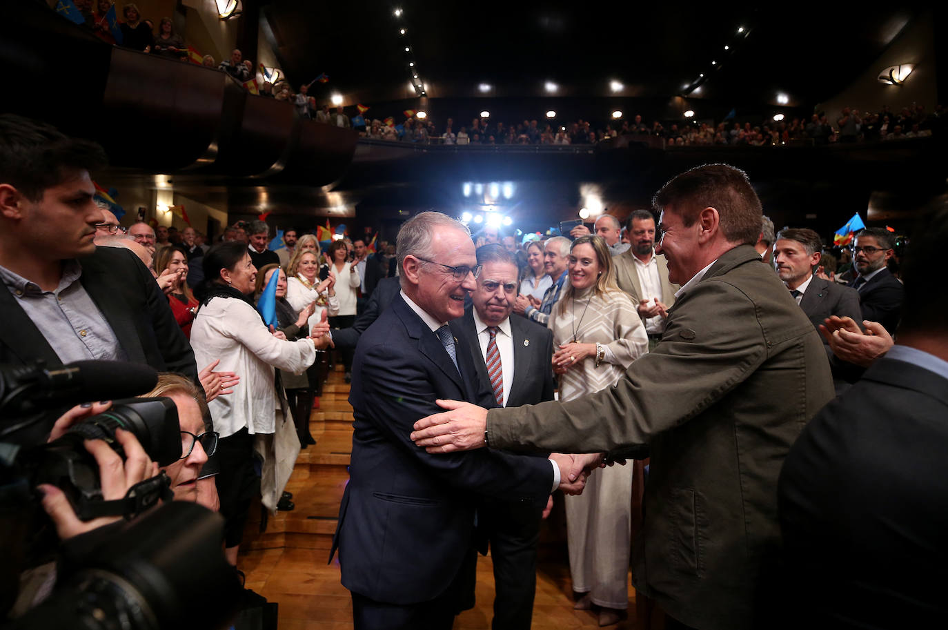 Fotos: Feijóo presenta a Diego Canga como candidato a la Presidencia del Principado