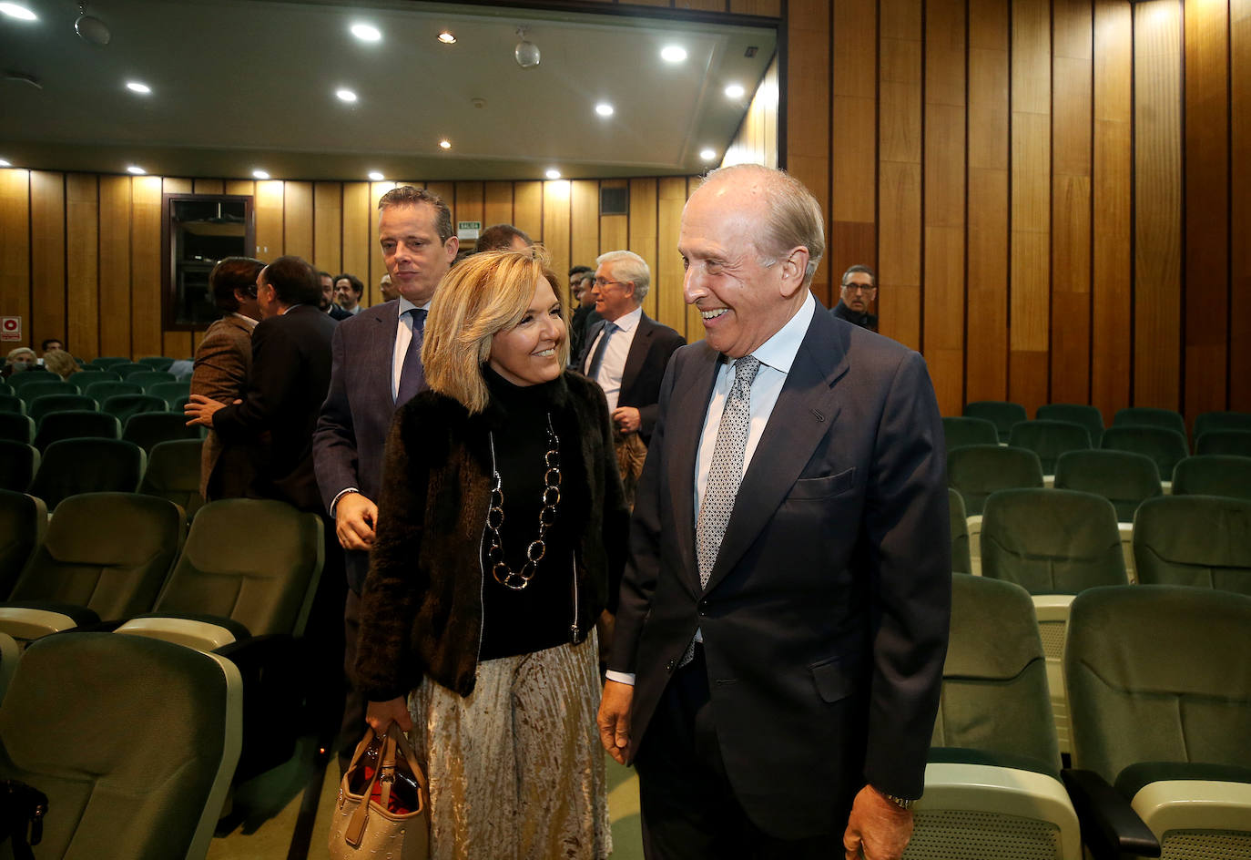 Fotos: El Instituto Fernández-Vega recibe la medalla de oro de la Cámara de Comercio