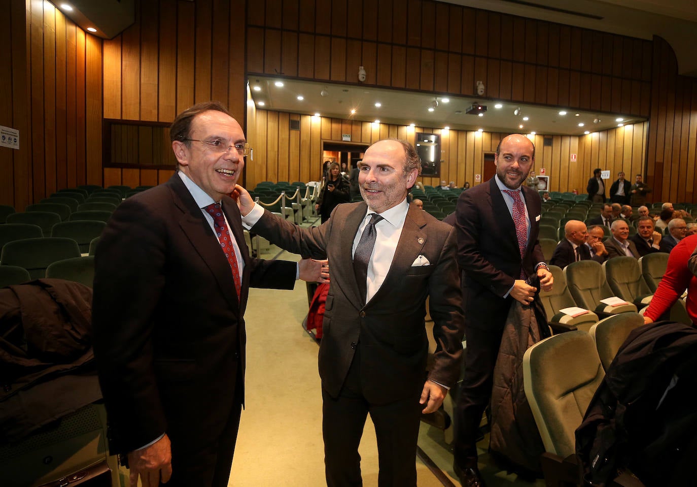 Fotos: El Instituto Fernández-Vega recibe la medalla de oro de la Cámara de Comercio