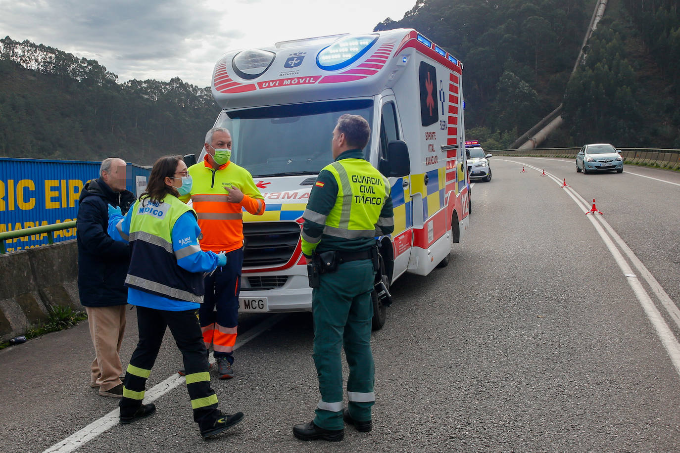 Fotos: Dos heridos en un accidente múltiple en Aboño, Gijón