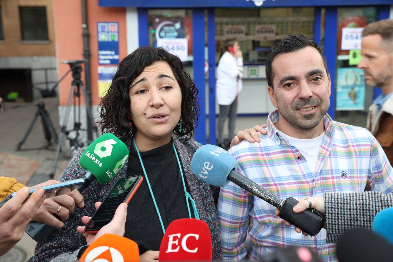 Fotos: Asturias celebra su suerte en la Lotería de Navidad