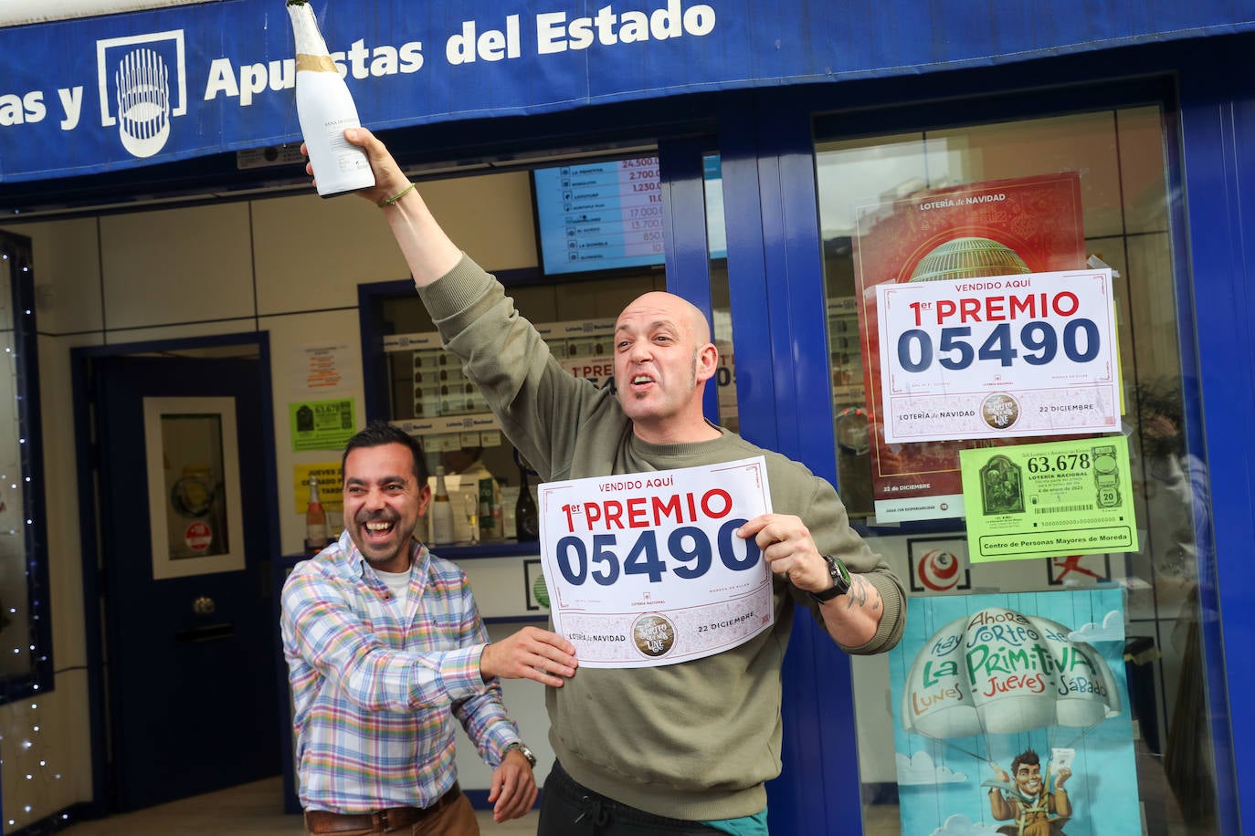 Fotos: Asturias celebra su suerte en la Lotería de Navidad