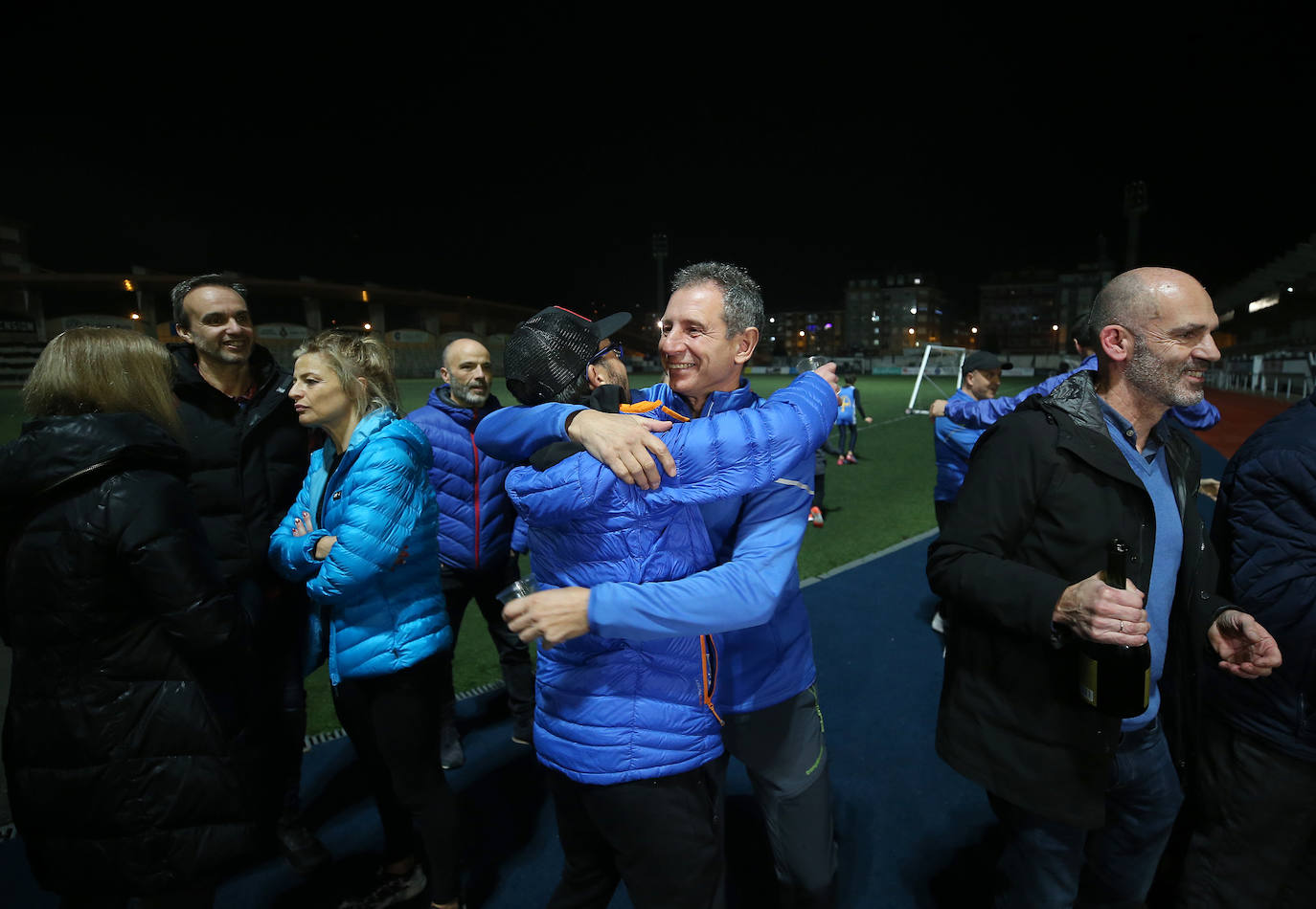 Fotos: Euforia en el Club Atletismo Mieres al llevarse el Gordo