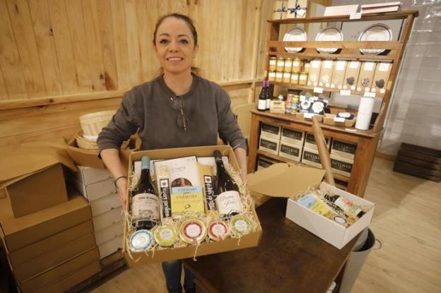 Las cestas de Navidad de Asturias pierden dulce y ganan platos preparados