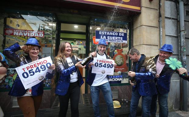 La administración de loterías de la calle Jovellanos de Oviedo vendió un décimo del Gordo de Navidad