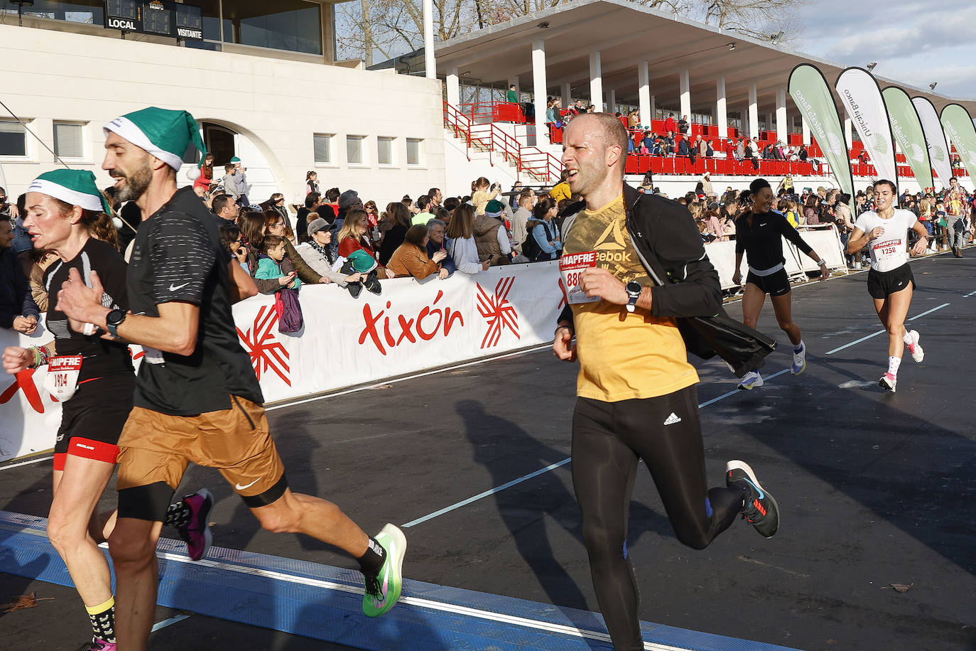 Fotos: ¿Participaste en la Carrera de Nochebuena de Gijón? ¡Búscate!