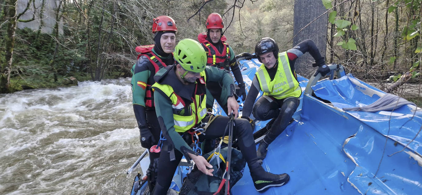 Fotos: Tragedia en Galicia al precipitarse un autobús al río Lérez en Pontevedra