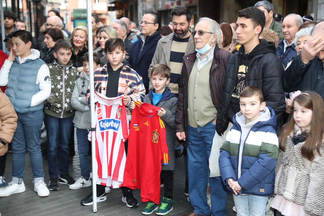 Fotos: David Villa se emociona con su estatua y el cariño de su gente