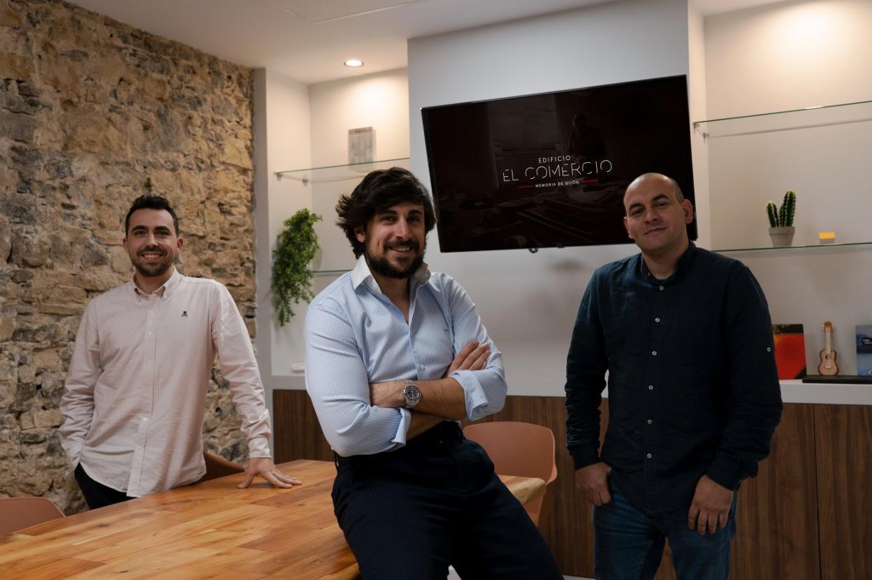 Sergio Martín (Views Up Productions), Cristian G. Pastrana (CEO de El Sol Grupo Inmobiliaria) y Pelayo Álvarez (Views Up Productions). 