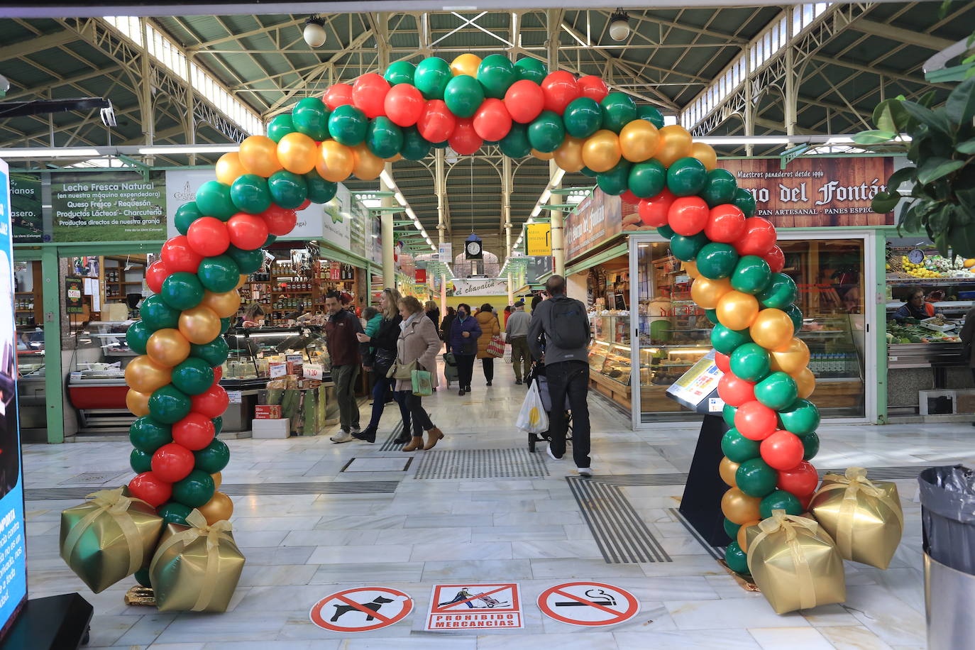 Fotos: Las luces y los adornos de Navidad que dan luz al comercio ovetense