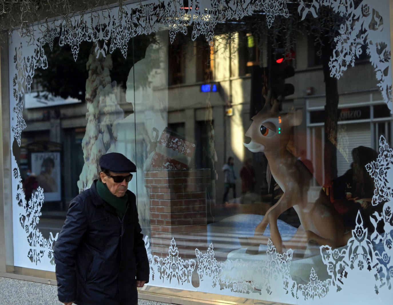 Fotos: Las luces y los adornos de Navidad que dan luz al comercio ovetense