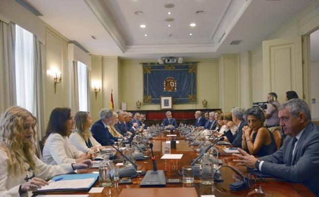 Carlos Lesmes presiden una reunión del Poder Judicial antes de su dimisión. 