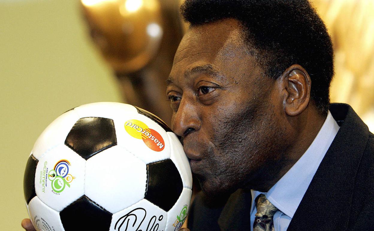 El fútbol pierde a su rey. Pelé muere a los 82 años.