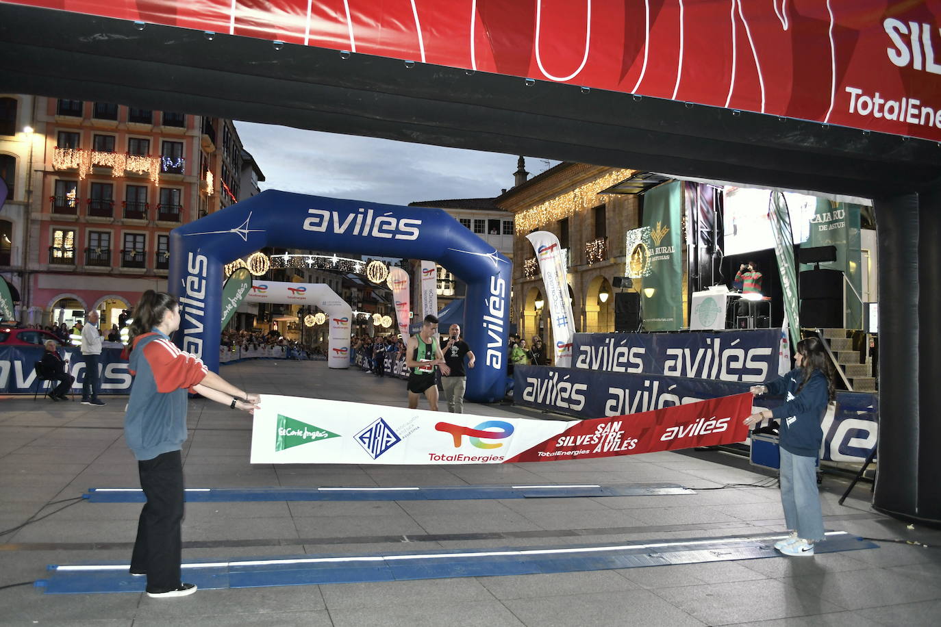 Fotos: Veinte mil asturianos a la carrera para despedir 2022