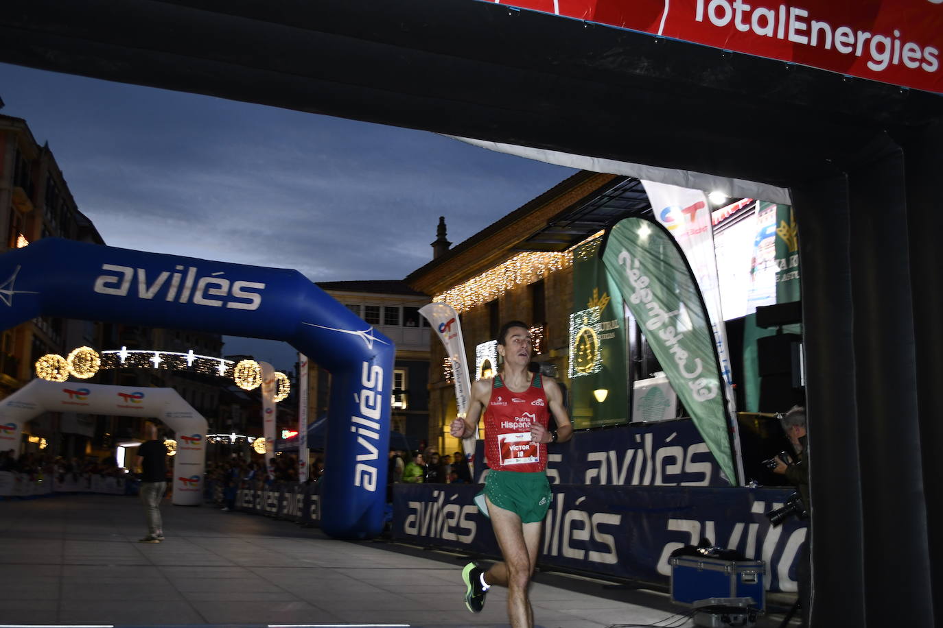 Fotos: Veinte mil asturianos a la carrera para despedir 2022