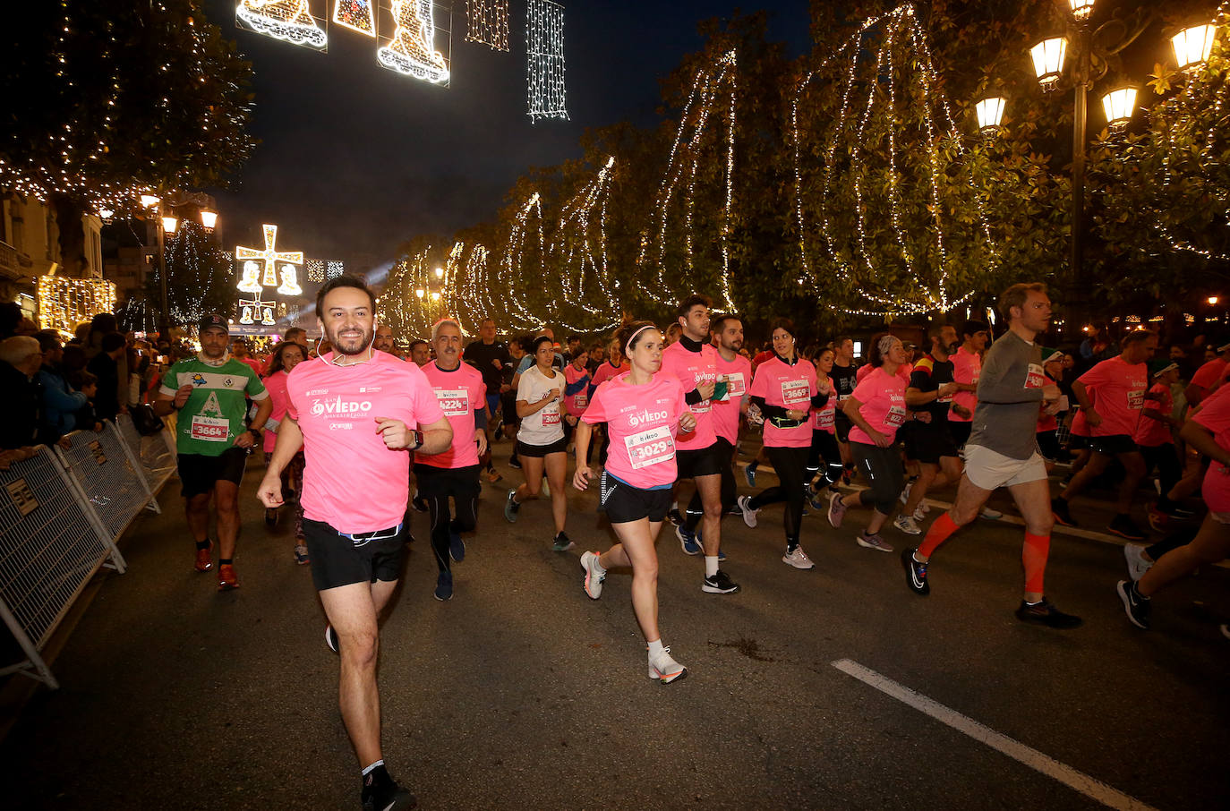 Fotos: Jaime Bueno y Mariam Benkert vencen en las calles de Oviedo