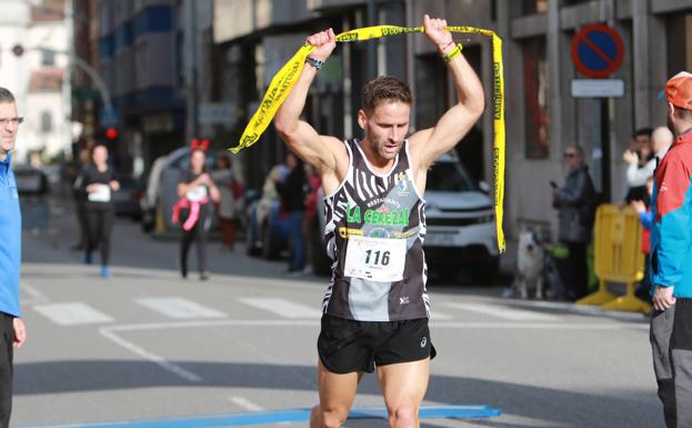 Marco García Brandido y Jessica López Viejo ganan en la San Silvestre de Mieres «más alegre»